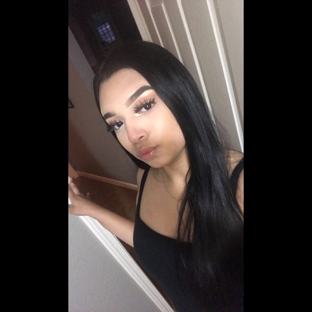 Meet your Posher, Ava Martinez 🥂